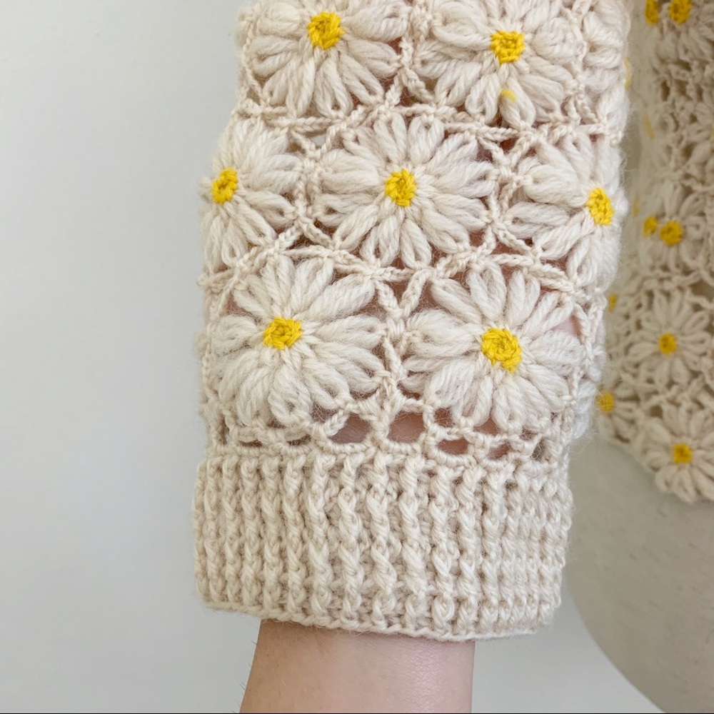 SOLD Vintage Knit Crochet Daisy Cardigan Sweater - Picture 4 of 13